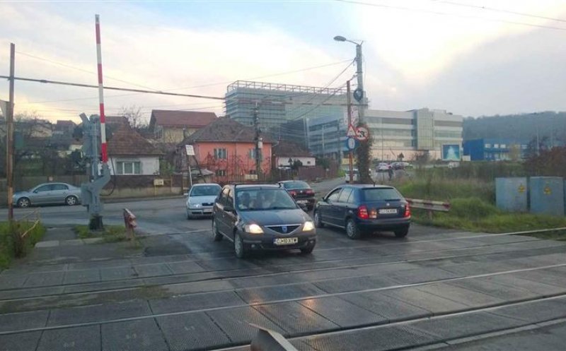 Restricții de trafic pe Tăietura Turcului. Se lucrează la trecerea la nivel cu calea ferată
