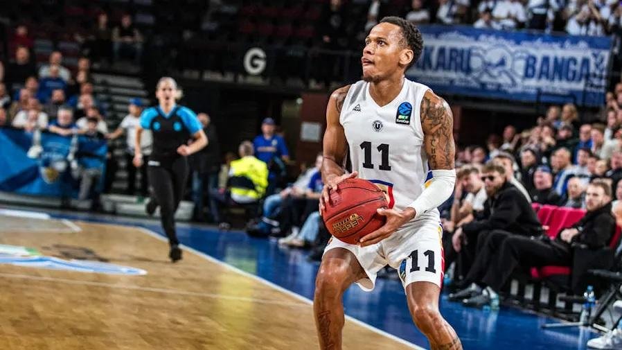 Daron Russell, prezentat oficial la noua sa echipă. Fostul jucător de la U-BT va evolua în Euroligă