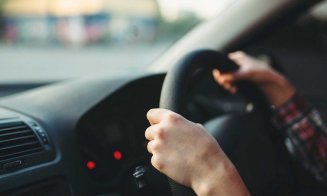 Ce trebuie să ai obligatoriu în mașină când pleci la drum lung. Cea mai importantă listă pentru șoferi