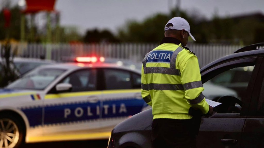 Hoți ghinioniști lângă Cluj. Au furat o mașină care a luat foc imediat, iar acum sunt căutați de Poliție