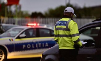 Hoți ghinioniști lângă Cluj. Au furat o mașină care a luat foc imediat, iar acum sunt căutați de Poliție