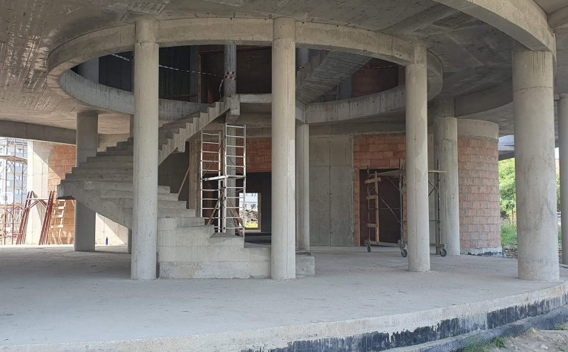 IMAGINI cu lucrările de pe șantierul noii școli din comuna Florești / Echipele de constructori au revenit din concediu
