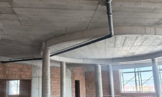 IMAGINI noi cu lucrările de pe șantierul noii școli din comuna Florești / Echipele de constructori au fost în concediu