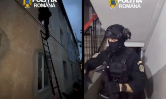 S-au trezit cu mascații intrând în casă pe geam / Bătăuși din Cluj săltați după o încăierare în fața unui local public