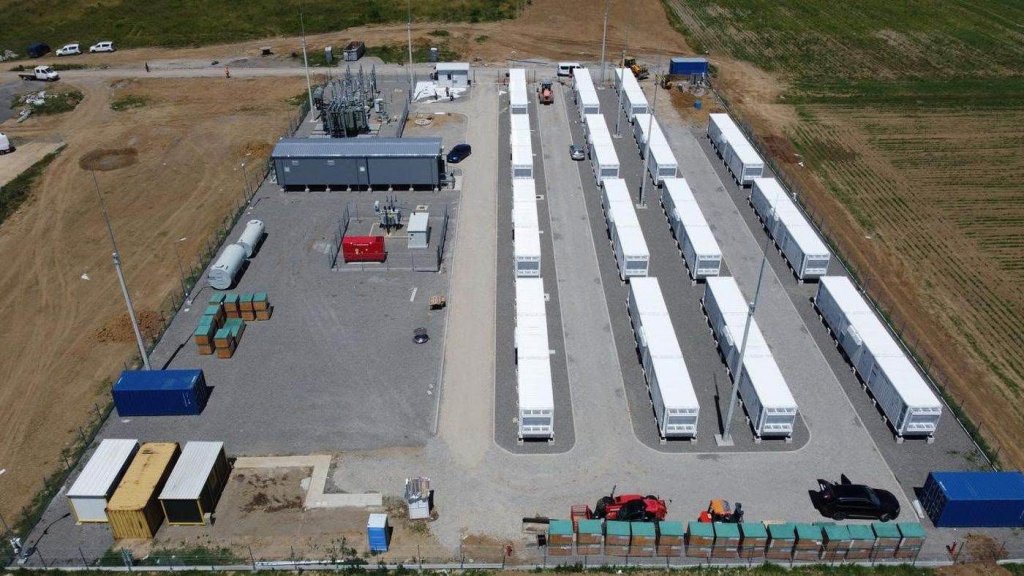 În plină criză a energiei, clujenii de la Winners și Finas au pus în funcțiune o baterie de 100 MWh în Mureș