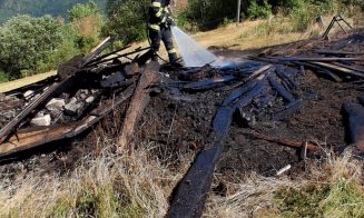 Un atelier de prelucrare a lemnului din Mărișel a luat foc. Intervenție de urgență a pompierilor