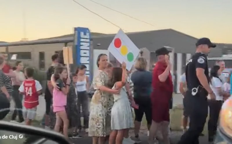 Un nou protest la Vâlcele, pe DN1. Zeci de localnici au ieșit în stradă / Traficul se desfășoară cu mare dificultate