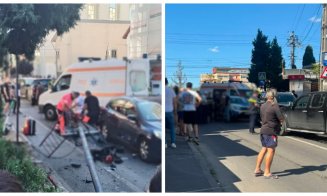 IPJ Cluj, detalii despre șoferul care a fugit de poliție cu o mașină furată: a lovit un gard, două mașini și o femeie
