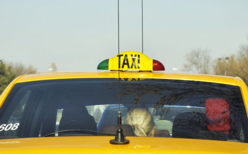 Scene șocante pe o stradă din Cluj-Napoca: o tânără ar fi fost agresată și jefuită într-un taxi. Suspectul a încercat să fugă din țară