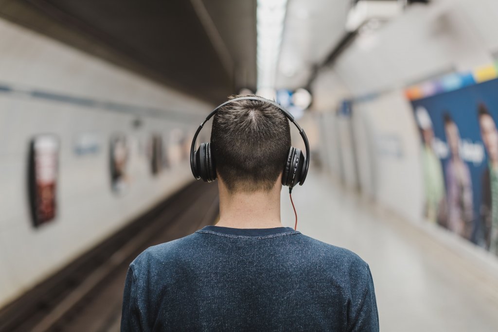Cât câștigă un artist român din streaming pe platformă?