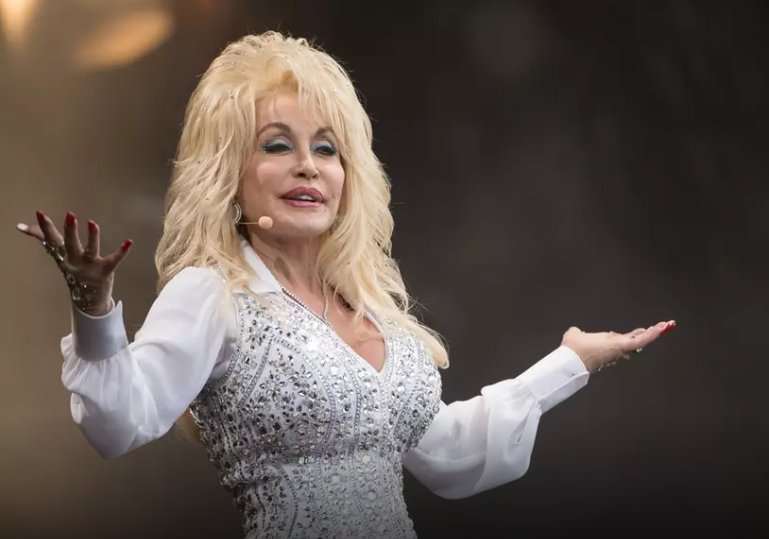 Dolly Parton a murit la 80 de ani. Cu ce boală s-a luptat legendara cântăreață