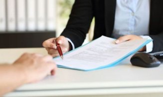 Sfârșitul nepotismului la stat? Soții și rudele de gradul I nu mai pot fi în relații contractuale de șef și subaltern
