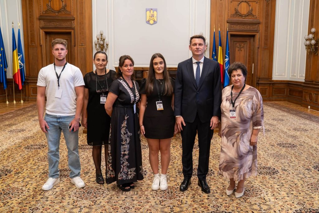 Cei patru elevi de 10 ai Clujului, premiați la Senat: „România are tineri în care merită să creadă”
