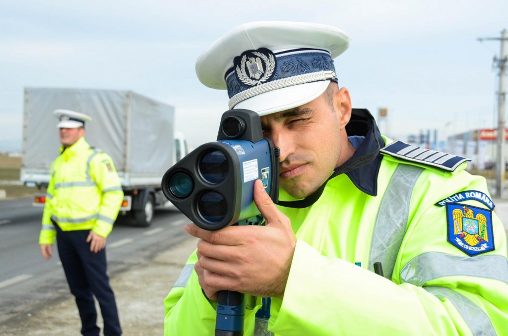 Șofer prins de radar cu 212 km/h pe A3, la Câmpia Turzii. Ce sancțiune a primit