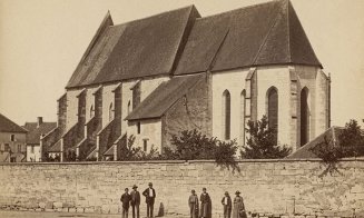 Fotografia, realizată în anul 1889, surprinde unul dintre cele mai impresionante monumente medievale ale Clujului