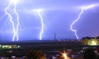 COD GALBEN de vânt în județul Cluj. Averse torențiale și descărcări electrice