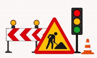Restricții de circulație între Mihăiești și Topa Mică. Șoferii sunt nevoiți să aștepte la semafor