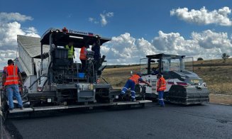 „Etapă crucială pentru Autostrada Transilvania”: Primul strat de asfalt pe tronsonul cu mega-viaductele de 3,2 kilometri