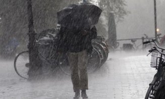 Se strică vremea! Meteorologii anunță două zile cu averse torențiale, vijelii și grindină