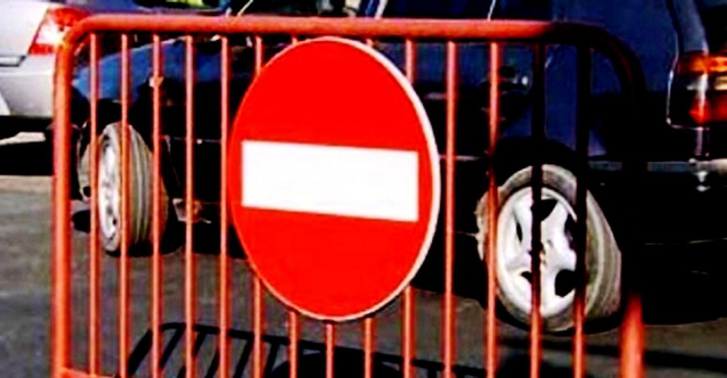 Atenție, șoferi! Trafic închis temporar într-un sat din Cluj, în noaptea de vineri spre sâmbătă. Se lucrează la trecerea la nivel cu calea ferată