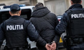 Bărbat din Cluj, „client fidel” al unui magazin de parfumuri: a furat 19 sticle și a amenințat două persoane. A fost arestat