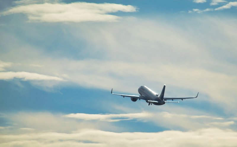 Cum poți prinde bilete de avion ieftine și în ce zile găsești prețuri mai bune