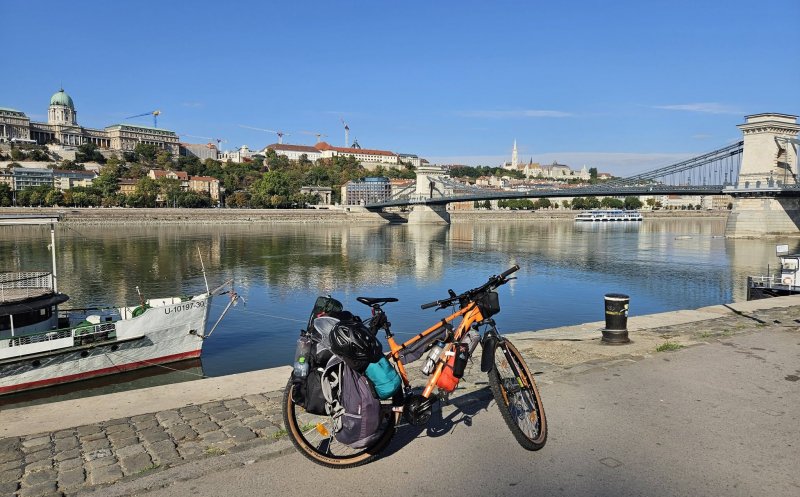 1.400 de kilometri pentru Diana. Un student din Cluj a plecat singur pe bicicletă spre Berlin ca să salveze o fetiță de 13 ani