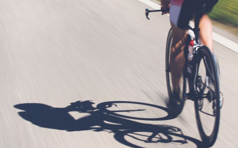 Biciclist surprins pe A10 Sebeș -Turda. ”Era să îl iau în plin”
