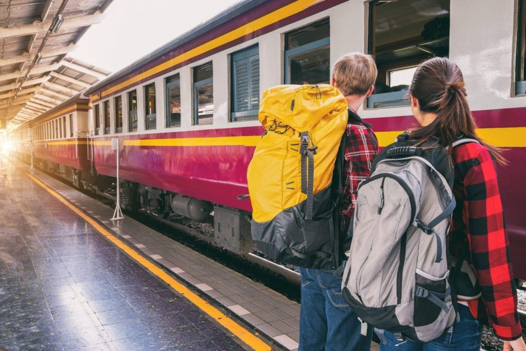 CFR Călători a anunțat facilitățile pentru studenți. Reducerea de 90% rămâne doar pe ruta casă–facultate