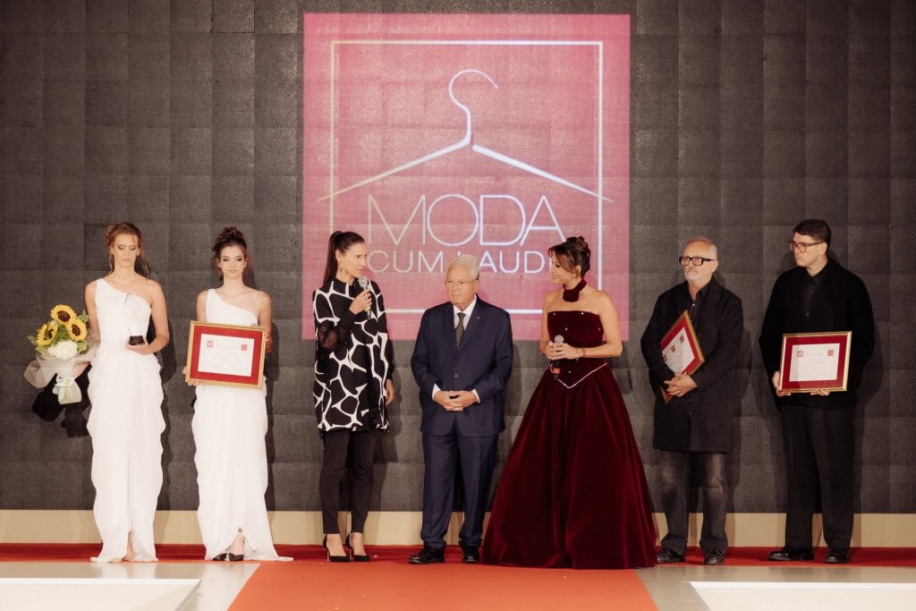 Transilvania Fashion Festival 2026: La cine a ajuns Trofeul „Moda Cum Laude” și cine a câștigat titlul de „Top Model”