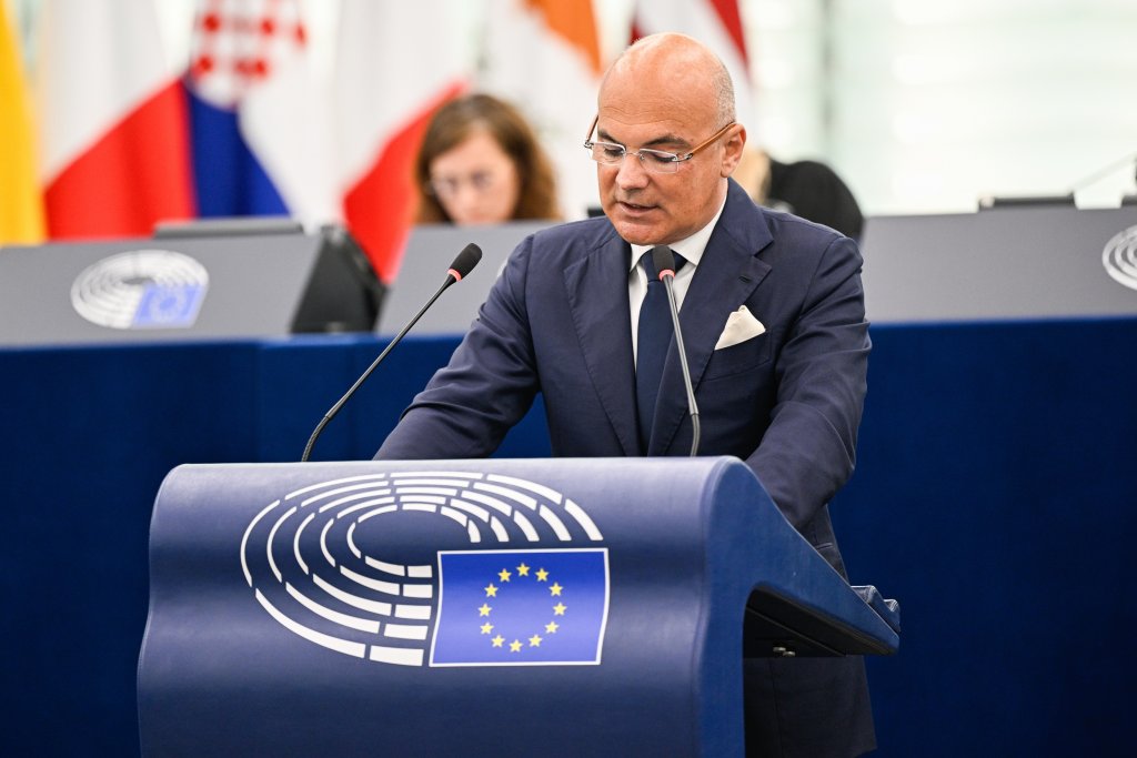 Rareș Bogdan: Grupul PPE din Parlamentul European, baricadat în jurul fermierilor