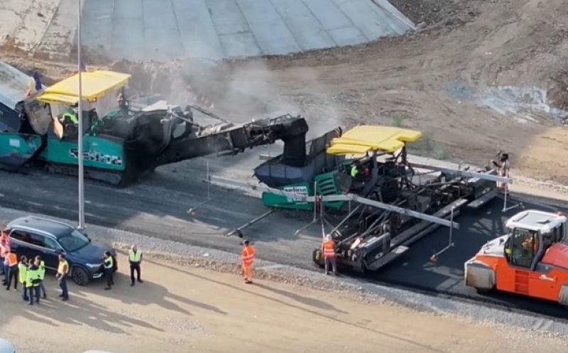 Lucrări în forță pe Autostrada Transilvania: Lotul care va avea pistă de avioane, aproape 80% gata / Peste 500 de muncitori și 400 de utilaje pe șantier