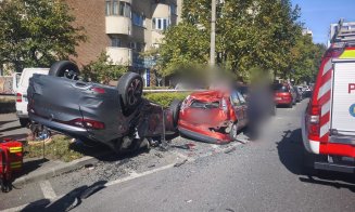 Accident pe Calea Dorobanților din Cluj-Napoca: trei mașini implicate, una s-a răsturnat. O femeie a fost rănită
