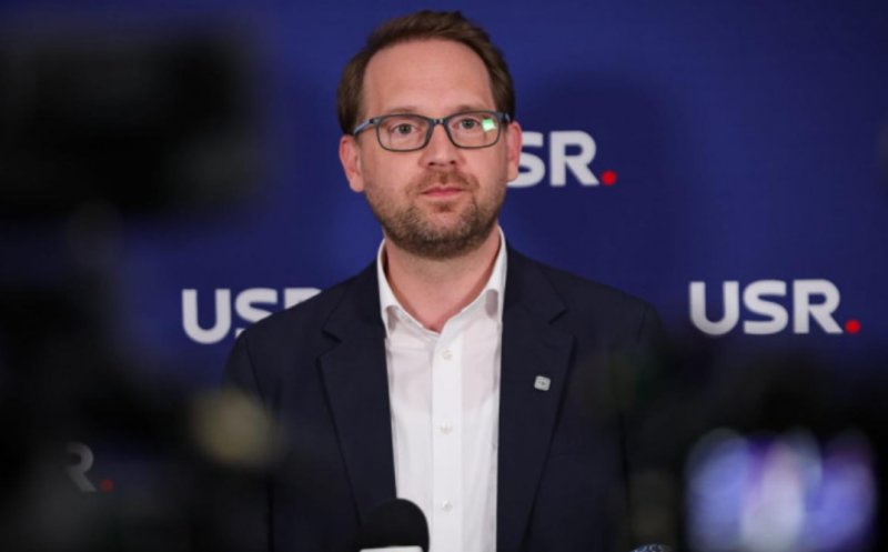 Dominic Fritz: "USR susține alegerile anticipate ca soluție pentru ieșirea din criza politică"