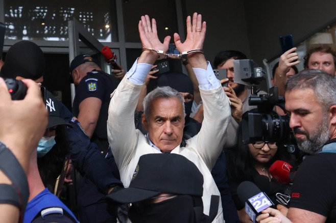 De ce l-au arestat pe Călin Georgescu. Vilă în Italia, pașaport „diplomatic” și echipament de bruiaj, în motivarea deciziei judecătorilor