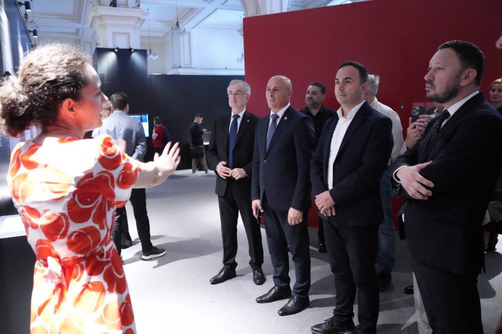 Ovidiu Cîmpean, după vizita la expoziția despre represiunea comunistă: „România nu trebuie să se mai întoarcă niciodată la asemenea vremuri”