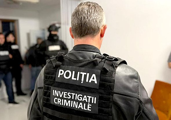 Angajatul unei companii de telefonie mobilă din Cluj cumpăra telefoane pe numele unor bătrâni sub pretextul că îi ”ajută” cu plata facturilor
