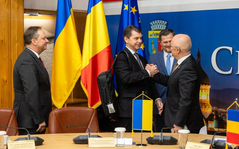 Autobuze și generatoare pentru Ucraina, discutate la Primăria Cluj-Napoca. Emil Boc: „Acest război este un maraton, nu un sprint”