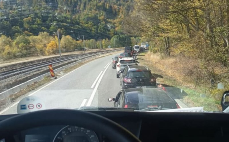 Dop în trafic spre Târgul de la Negreni. Cozi de kilometri pe drumul spre Oradea: „Nu mai veniți la Fechetău, că sunt destui...”