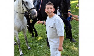 Denis are 13 ani și are nevoie urgentă de o operație de 43.000 de euro. „Îi văd mamei teama din ochi”
