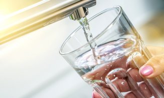 Cum poți reduce gratuit microplasticele din apa de la robinet. Metoda testată de cercetători