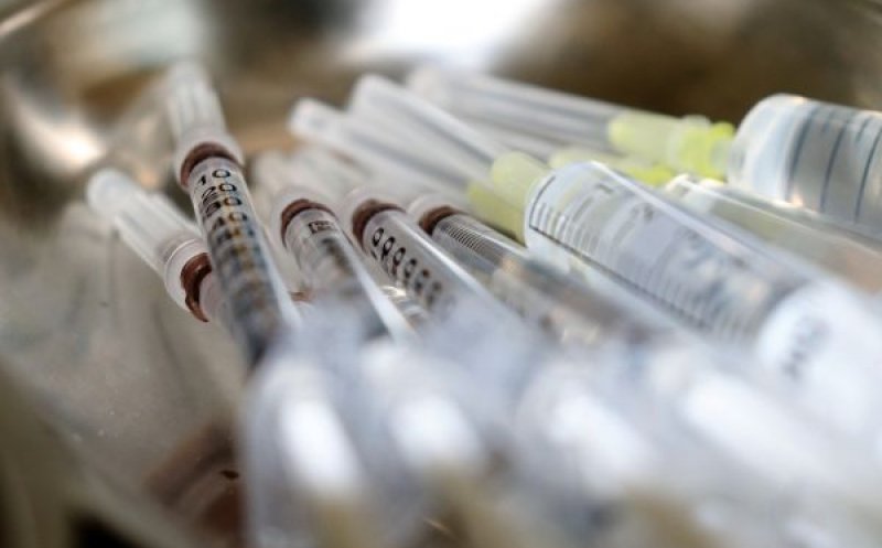 Ce vaccinuri antigripale sunt autorizate în România. Peste 350.000 de doze noi vor ajunge în farmacii în această săptămână