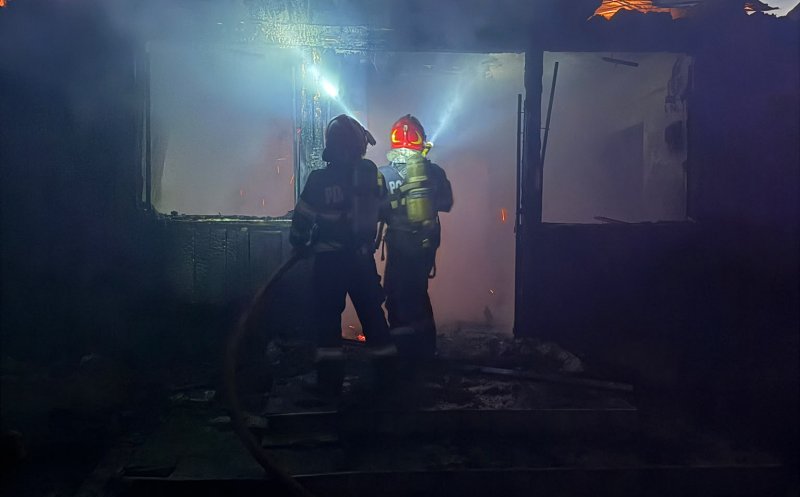 Bilanțul INCENDIULUI de noaptea trecută din comuna Călățele / Pompierii descoperit de la ce a pornit focul