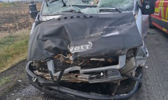 ACCIDENT în Iclod. Impact între un microbuz și un autotren / Între victime, un minor de aproximativ 2 ani