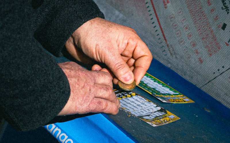 Cinci angajați ai unei loterii ar fi știut dinainte care bilete sunt câștigătoare.  Schema prin care au fost câștigate 24 de milioane de euro