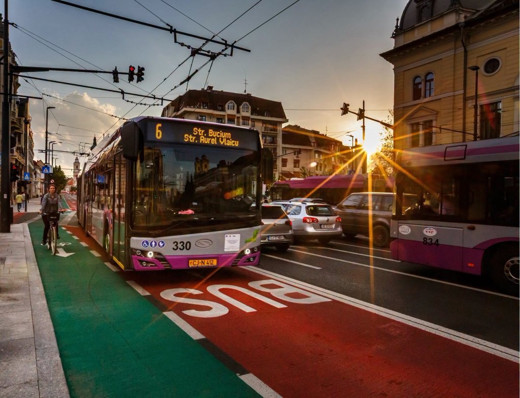 Curse speciale spre cimitire și mai multe autobuze de Luminație la Cluj