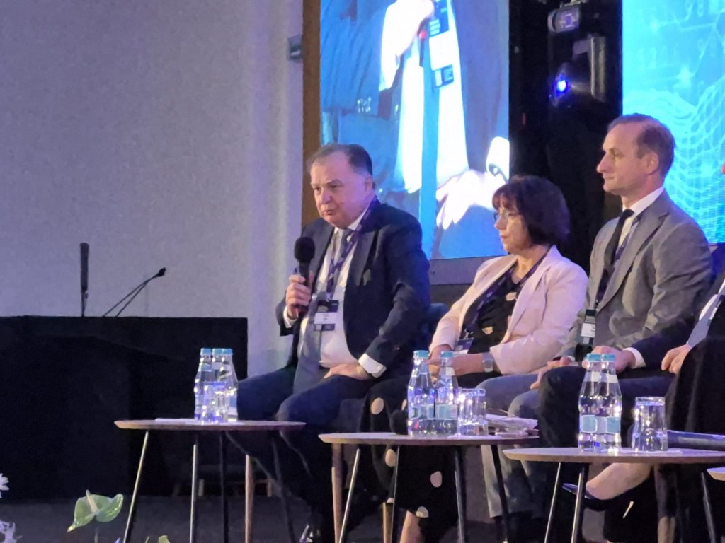 Forumul de Securitate Cibernetică în Energie Cluj | Rectorul UTCN: „Tinerii de azi, la fel de buni ca generațiile anterioare, dar sunt demotivați de modelele promovate în societate”