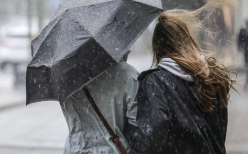 Luminația vine cu frig, ploi și ninsori. Meteorologii au emis o informare de vreme rea pentru acest weekend